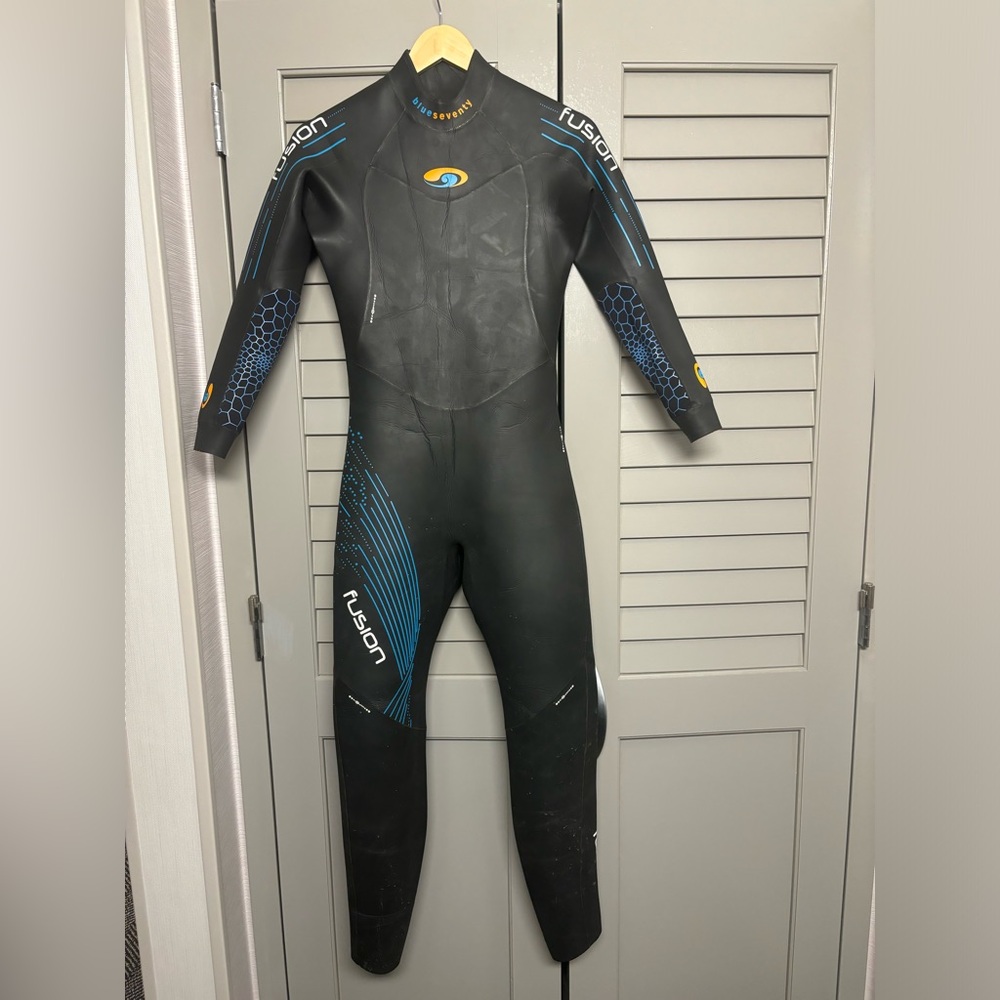 BlueSeventy “Fusion” Male Wetsuit - size M